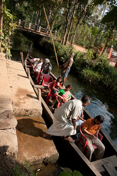 India_JanFeb_10_Cochin_7449.jpg - Loading boat for backwater trip