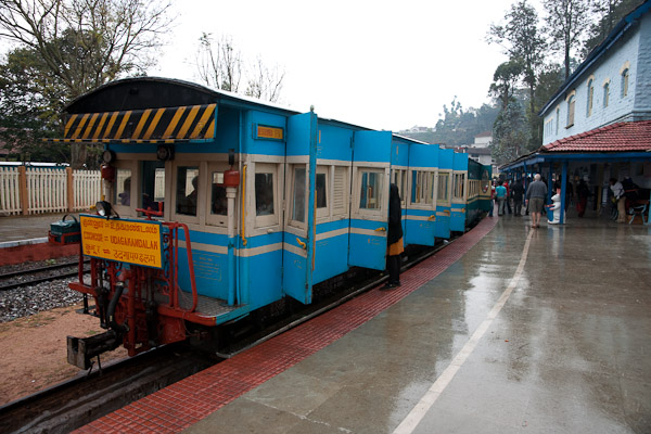 India_JanFeb_10_Coonor_7788.jpg - Train cars