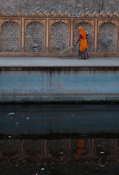 India_JanFeb_10_Jaipur_5140.jpg - Reflection in pond.  Part of worship is to bathe in this pond.