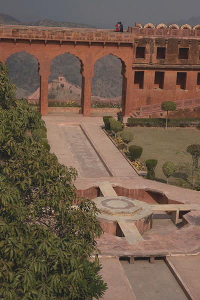 India_JanFeb_10_Jaipur_5513.jpg - Jaigarh Fort Courtyard