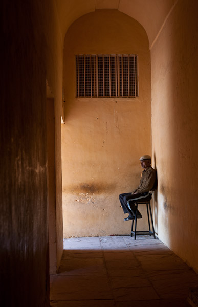 India_JanFeb_10_Jaipur_5565.jpg - Security at Jaigarh Fort