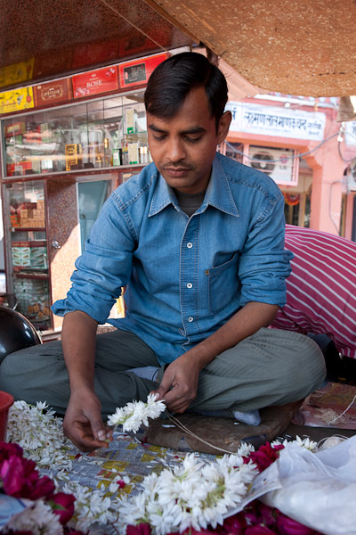 India_Jan_Feb_10_Jaipur_4895.jpg - Flower seller threading a grland