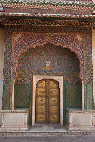 India_Jan_Feb_10_Jaipur_5045.jpg - Gate in courtyard