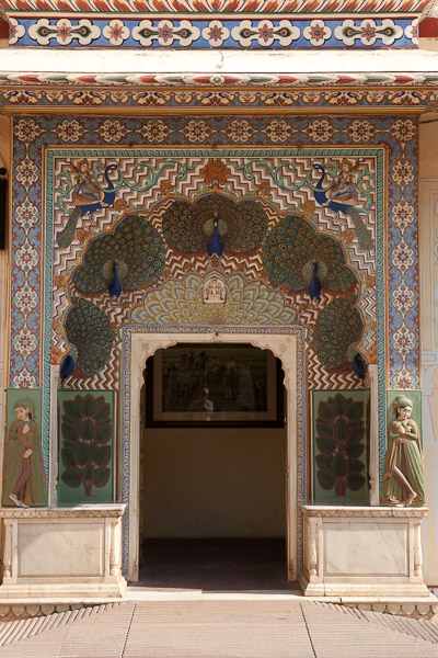 India_Jan_Feb_10_Jaipur_5055.jpg - Peacock Gate in courtyard.  Evidently famous from numeours Bollywood movies.