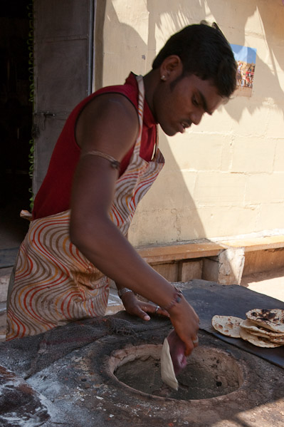 India_JanFeb_10_Jaisalmer_6878.jpg - The baker at Milan Restaurant