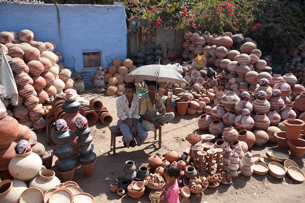India_JanFeb_10_Jodhpur_6194.jpg - Shooting out the window in a bus between Pushkar and Jodhpur
