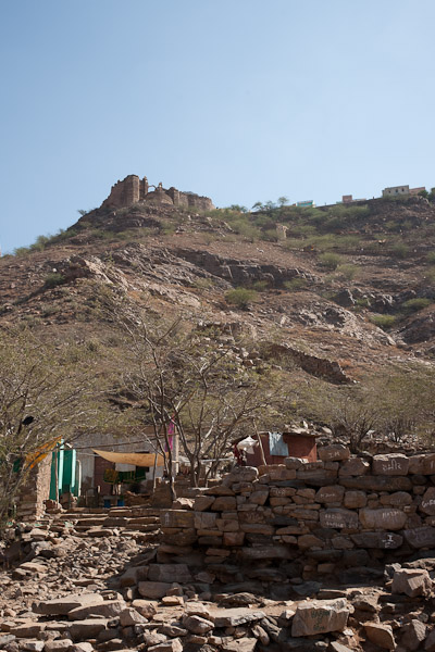 India_JanFeb_10_Ajmer_5855.jpg - On the trail to Taragarh Fort.  The fort overlooks Ajmer
