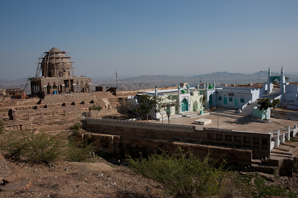 India_JanFeb_10_Ajmer_5895.jpg - Temple under construction in Taragarh Fort