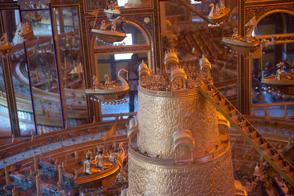 India_Jan_Feb_10_Ajmer_5759.jpg - Soniji-ki-Nashiya Hall next to the Red Temple, Ajmer.  Diorama made using a ton of gold.  About 30x90 feet and two stories tall.