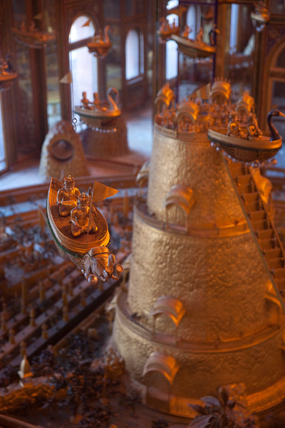 India_Jan_Feb_10_Ajmer_5768.jpg - Flying worshipers