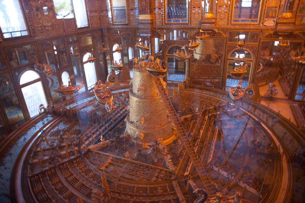 India_Jan_Feb_10_Ajmer_5771.jpg - Soniji-ki-Nashiya Hall next to the Red Temple, Ajmer.  Diorama made using a ton of gold.  About 30x90 feet and two stories tall.