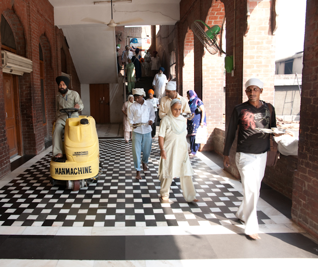 _DSC0549_2.jpg - Cleanup.  I only saw this machine once in six days