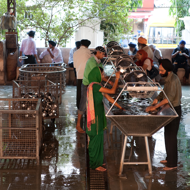 _DSC0628.jpg - Washing the dishes.  There were three stations.
