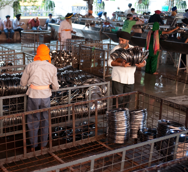 _DSC0629.jpg - Stacking the washed dishes