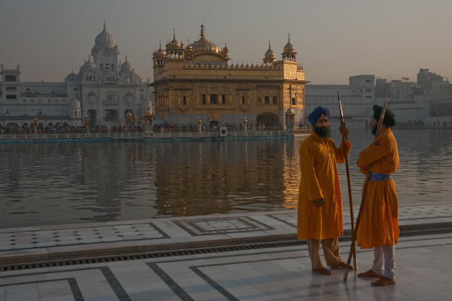 _DSC0794.jpg - Lots of guards