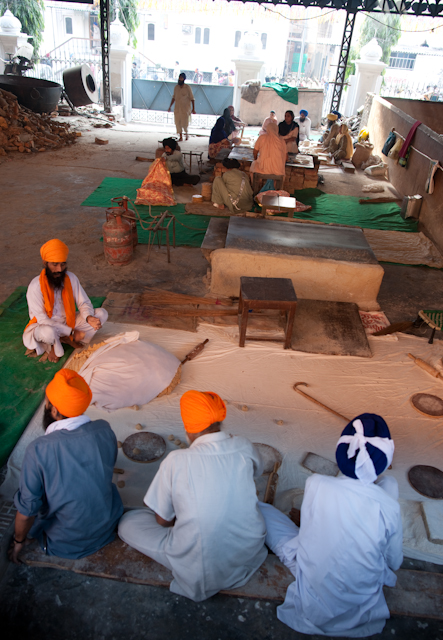 _DSC0856.jpg - Making chipatis