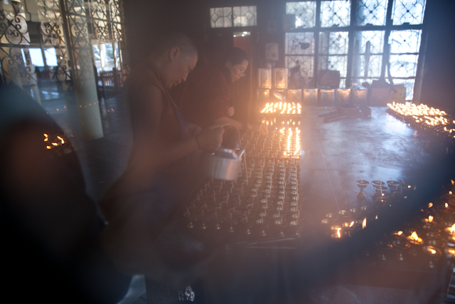 _DSC0236.jpg - Filling butter lamps