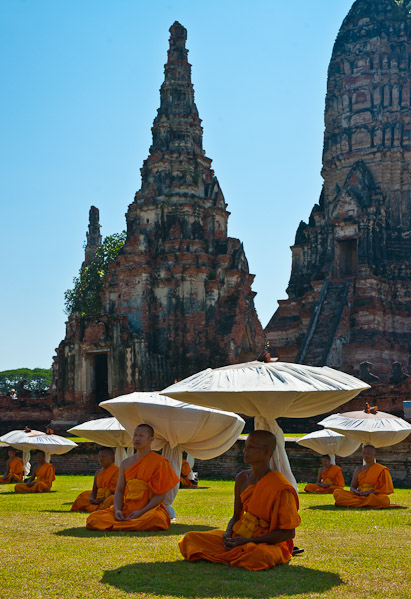 Thailand_OctNovDec_2010_Ayutthaya_6397.jpg - Umbrella Monks, Wat Chaiwatthunaram, Ayutthaya, Thailand