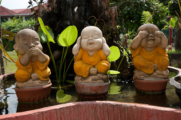 Thailand_Bangkok_OctNovDec_2010_2563.jpg - Speak no evil, hear no evil, see no evil.