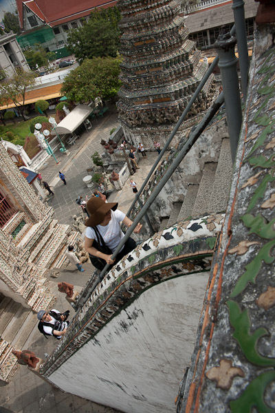 Thailand_Bangkok_OctNovDec_2010_8309.jpg - Climbing up the stairs.  First set of two.