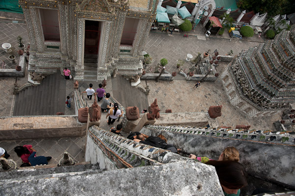 Thailand_Bangkok_OctNovDec_2010_8317.jpg - Going down the stairs.