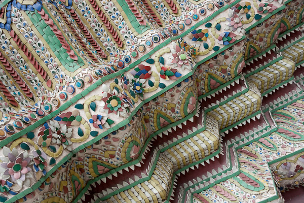 Thailnd_Bangkok_OctNovDec_2010_6062.jpg - Tile decoration