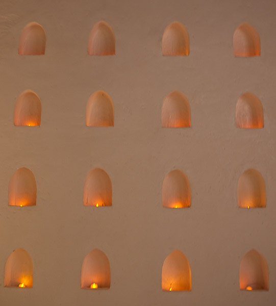 Thailand_Bangkok_OctNovDec_2010_2679.jpg - Lit alcoves.