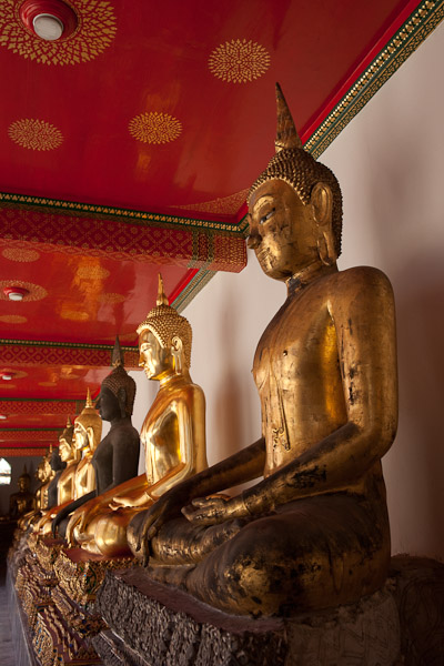 Thailand_Bangkok_OctNovDec_2010_2747.jpg - One of many rows of Buddhas.