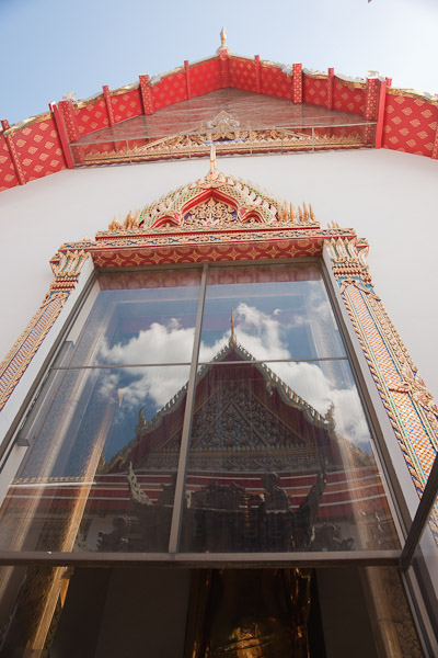 Thailand_Bangkok_OctNovDec_2010_2761.jpg - ONe temple reflected in another.