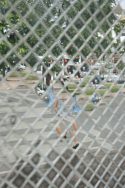 Thailand_Chiang_Mai_OctNovDec_2010_3985.jpg - Woman crossing the street
