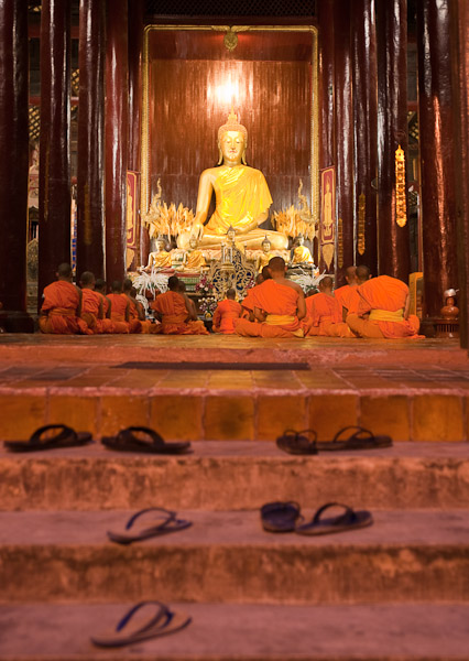 Thailand_Chiang_Mai_OctNovDec_2010_3497.jpg - Leave you shoes on the steps.